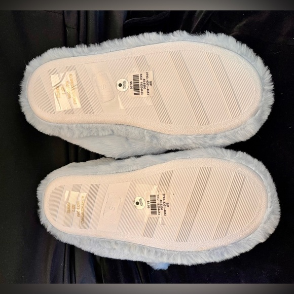 2 Pairs of BNWT Slippers Glittery Gold and a Blue Bear SZ 6 Girlhoodcore Kitschy - Picture 11 of 11